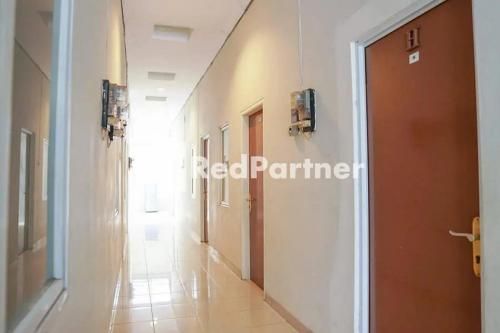 RedDoorz at Victory Homestay Karawaci 3
