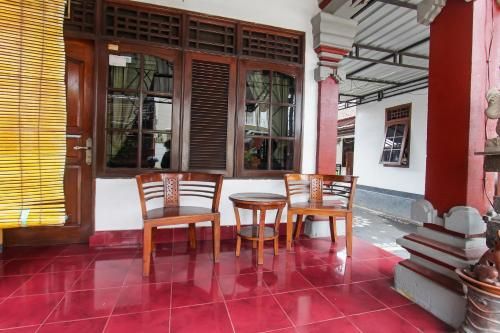 OYO 91829 Hotel Artha 2