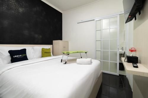 Urbanview Hotel Bizhome Artha Gading Boulevard by RedDoorz 3 estrellas en Jakarta