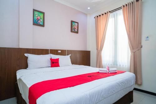 RedDoorz Plus Syariah @ Jalan Dokter Wahidin Bojonegoro 3 estrellas en Bojonegoro