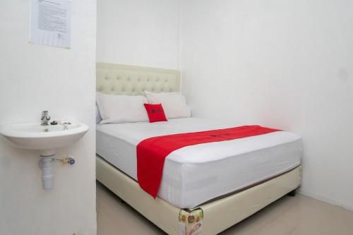 RedDoorz Syariah near Pelabuhan Ulee Lheue Banda Aceh 3