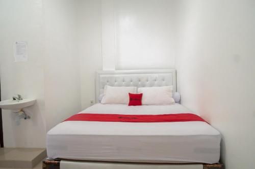 RedDoorz Syariah near Pelabuhan Ulee Lheue Banda Aceh 2