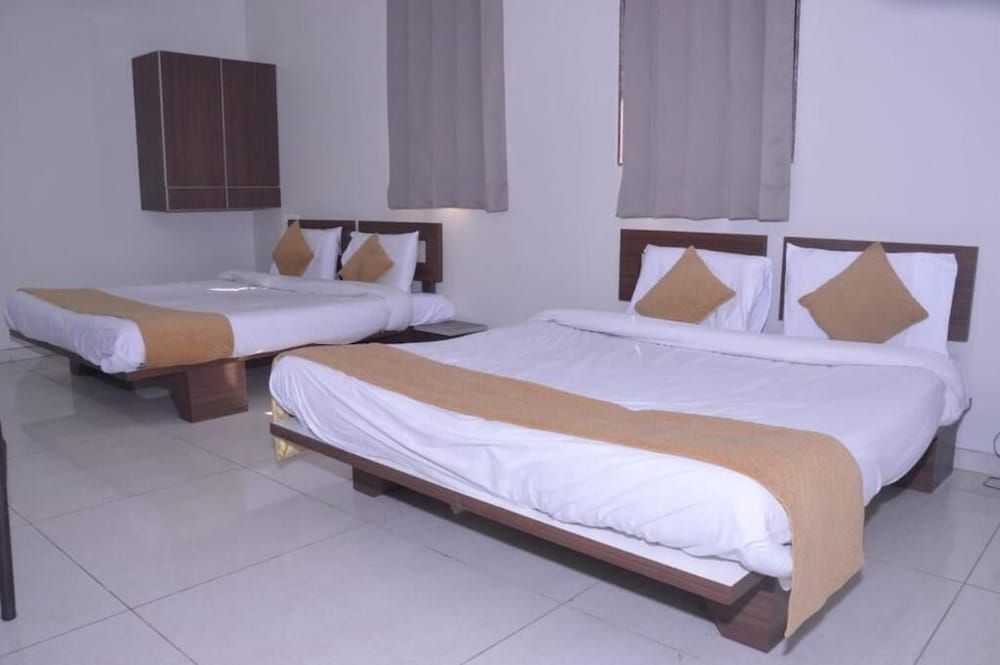 Hotel indrani 2