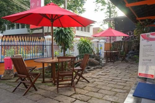 RedDoorz Plus @ Alun Alun Nganjuk 3 estrellas en Kediri