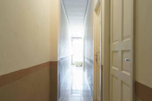 RedDoorz near Plaza Botania 1 Batam 3