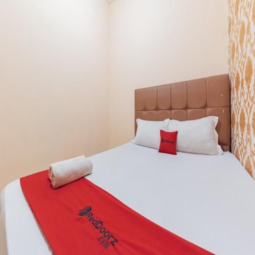 RedDoorz near RS Permata Cirebon 3