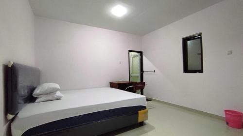 OYO 93175 Wisma Syariah Dian Near Pare-pare 2