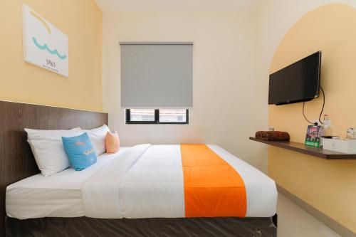Sans Hotel Max Living Cengkareng 3