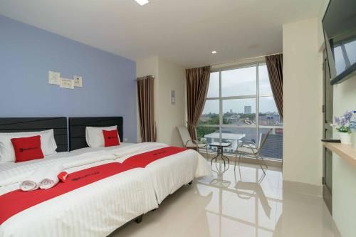 RedDoorz Plus near Eka Hospital BSD 5 2