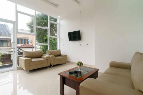 RedDoorz Plus near Eka Hospital BSD 5 3