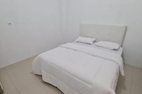 Krisan Guest House Syariah Banjarbaru Mitra RedDoorz 1
