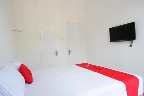 RedDoorz Plus near UMS Solo 3