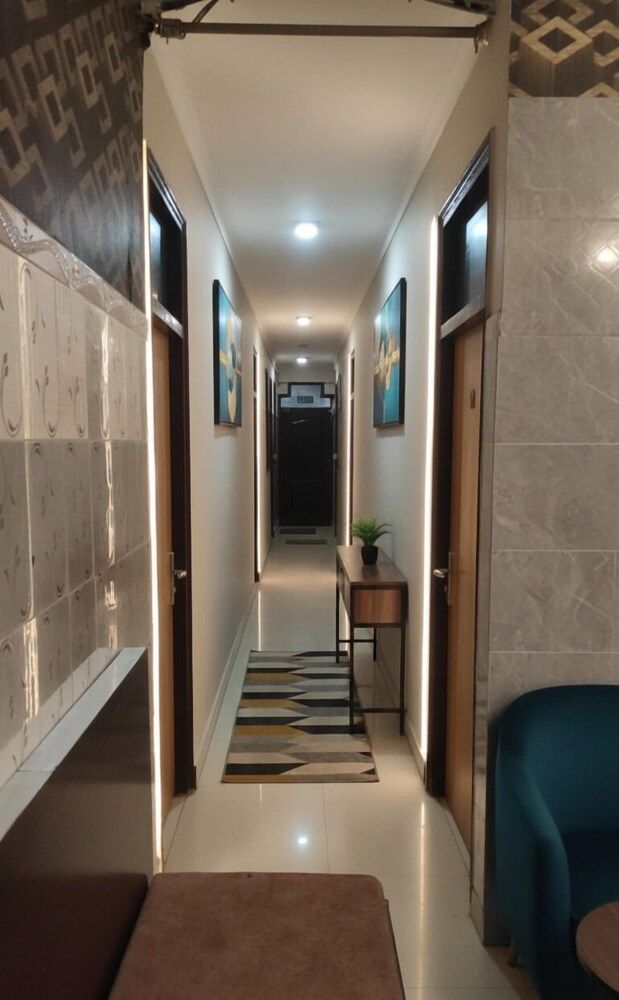 Hotel Shri Sai Deluxe - 1 Min from Adarsh Nagar Metro | Couple, Business, and Family Friendly 2