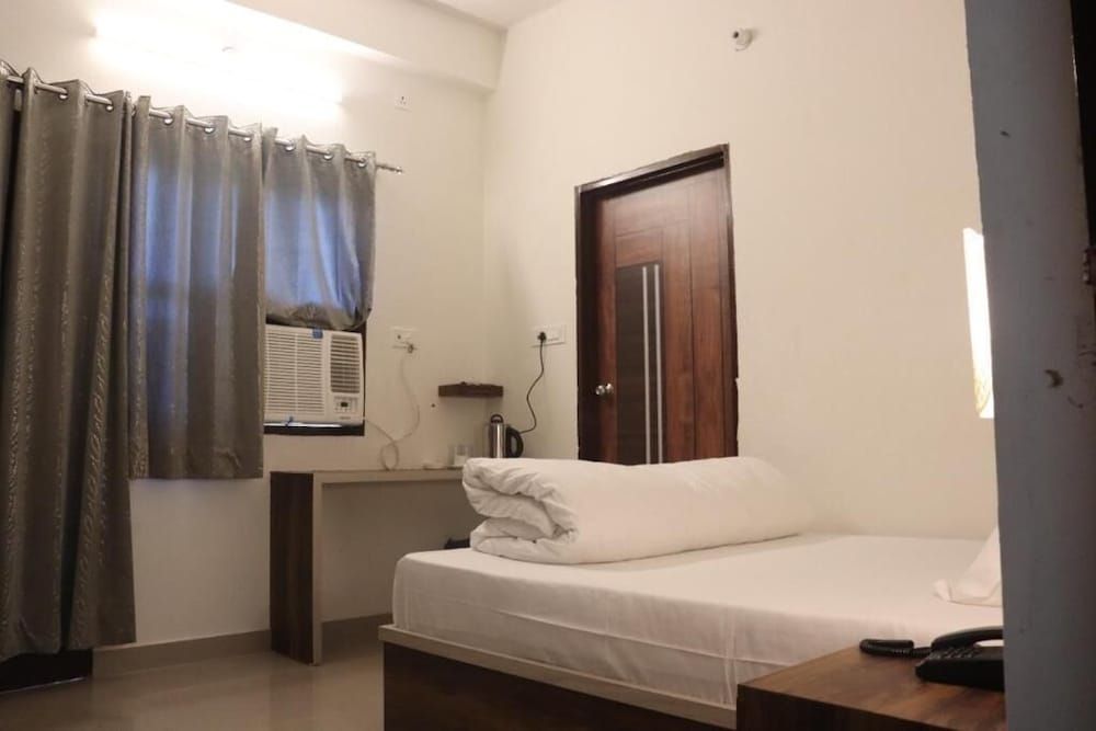 Paradise Inn 3
