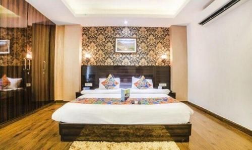 FabHotel Galaxy - Nr Patel Nagar Metro 3
