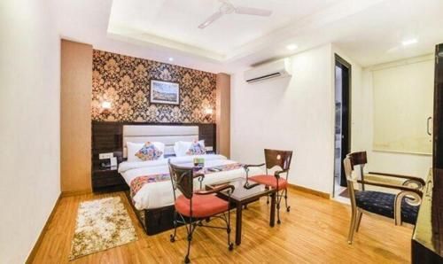 FabHotel Galaxy - Nr Patel Nagar Metro 2