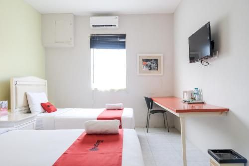 RedDoorz Plus at Sunrise Hotel Sanur 3