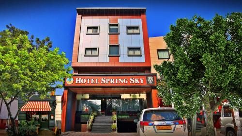 Spring Sky Mughalsarai By ShriGo Hotels 1