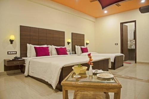 Spring Sky Mughalsarai By ShriGo Hotels 3