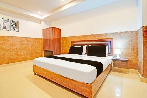 Super Collection O Tilak Nagar Near Pacific Mall 4 estrellas en New Delhi