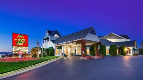 Apple Tree Inn; SureStay Collection by Best Western 1