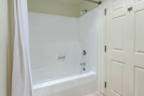 Apple Tree Inn; SureStay Collection by Best Western 3