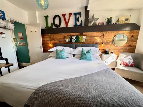 Brightham House - Exclusively for Adults 2