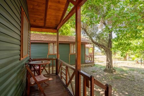 Eden Bungalows and Beach 2