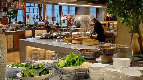 Hangzhou HaiWaiHai Crown Hotel 2