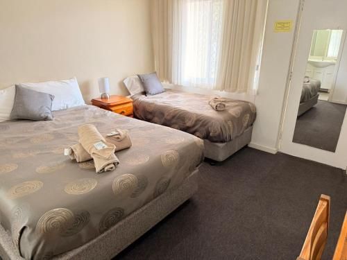 Golden Hills Motel 2