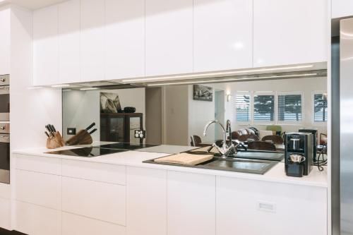 Deco Beach Luxury Apartments 3