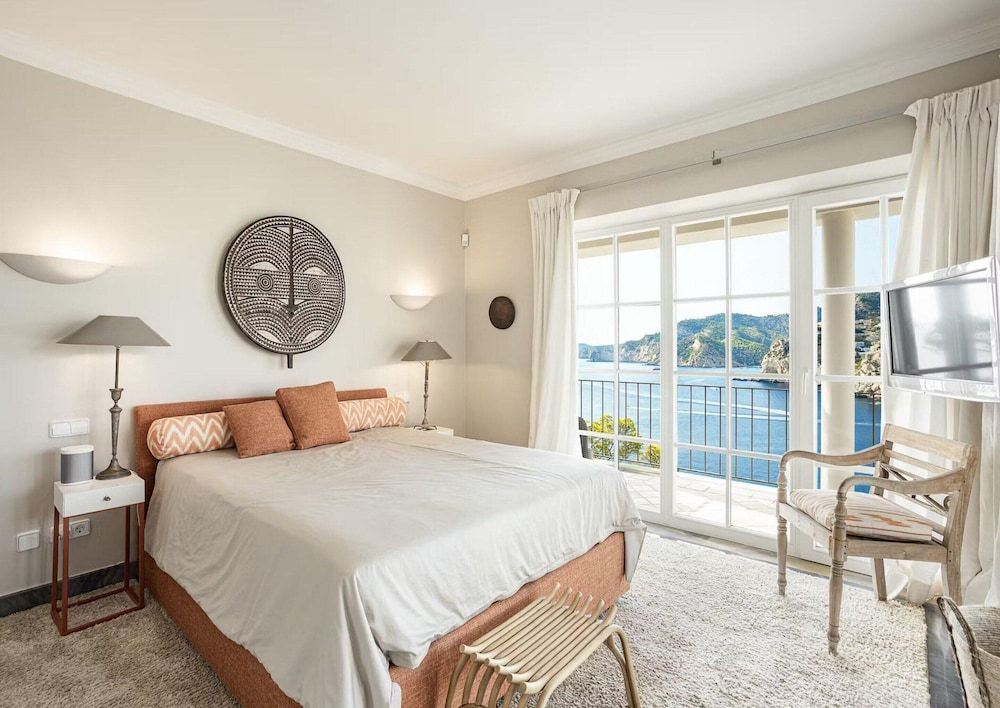 Sea-view Villa Near Port 2