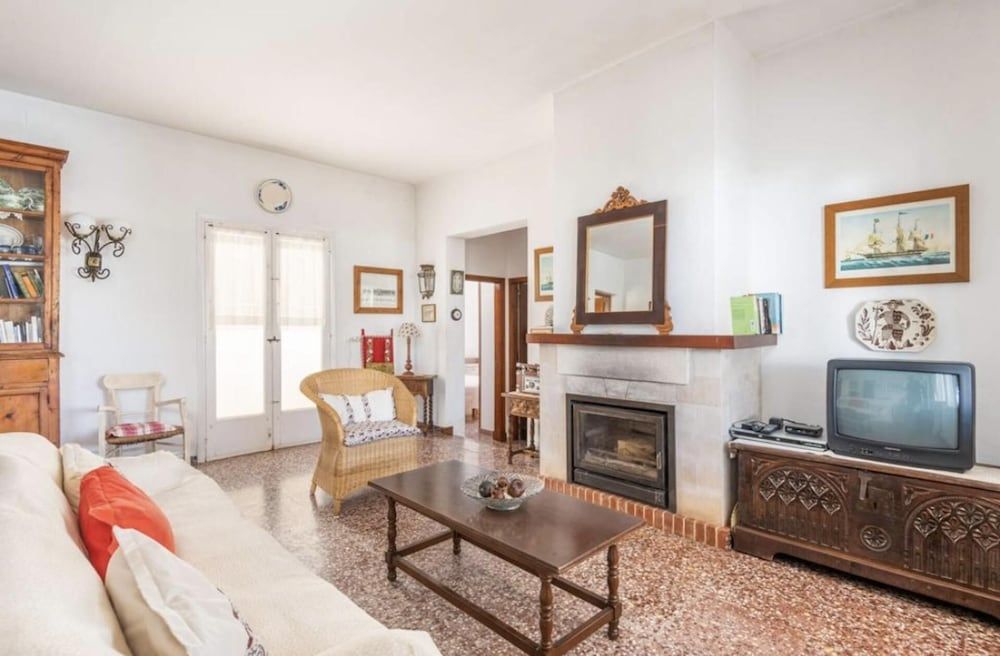 Menorca Chalet Rustic Sunny Retreat by the Sea 3