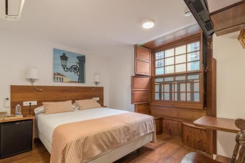 Holiday Time Calle Real 3