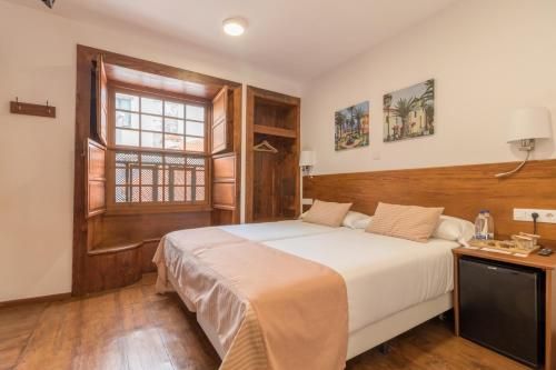 Holiday Time Calle Real 1