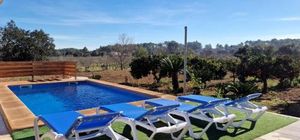 Finca con piscina rodeada de naturaleza
