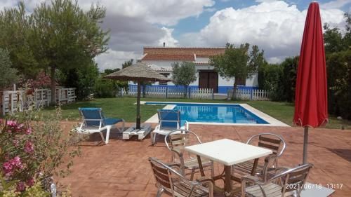 Casa Rural con jacuzzi y pista de padel - Casa de Pacas 1