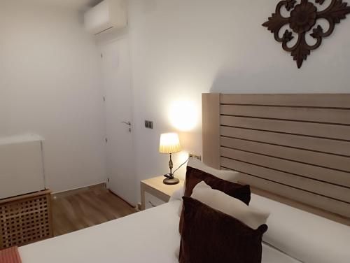 Habitación ideada para parejas con Jacuzzi, desayuno romántico y opción de cenas en su restaurante 3