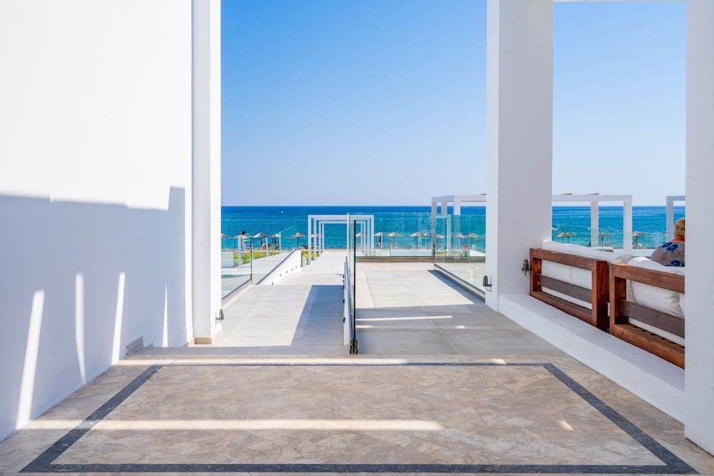 Kamari Beach Hotel - All inclusive 2