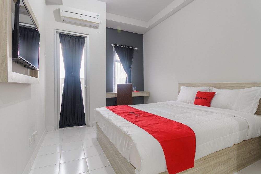 RedDoorz Apartment @ Dramaga Tower 3