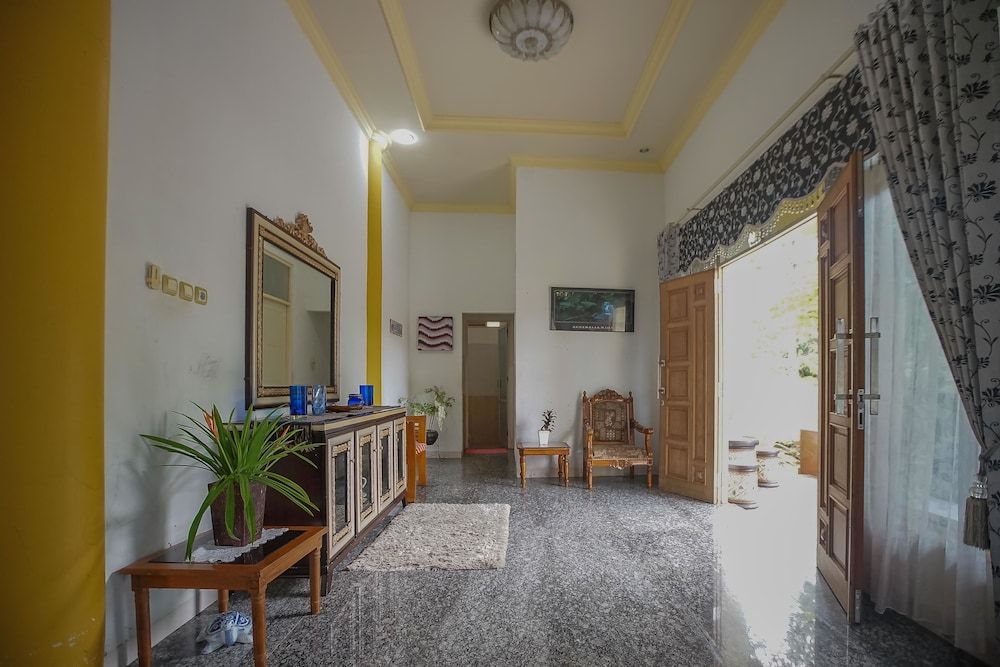 RedDoorz Syariah near Museum Lambung Mangkurat 2 2