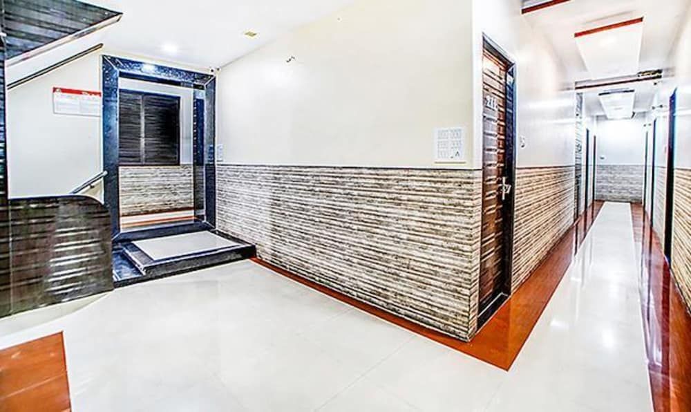 Fabhotel The Adore Palace 3