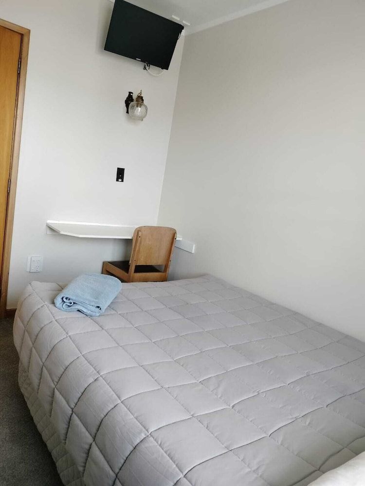 White Horse Inn Restaurant & Motel 2