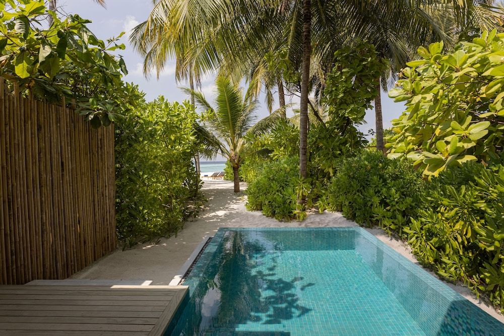 Avani+ Fares Maldives Resort 2