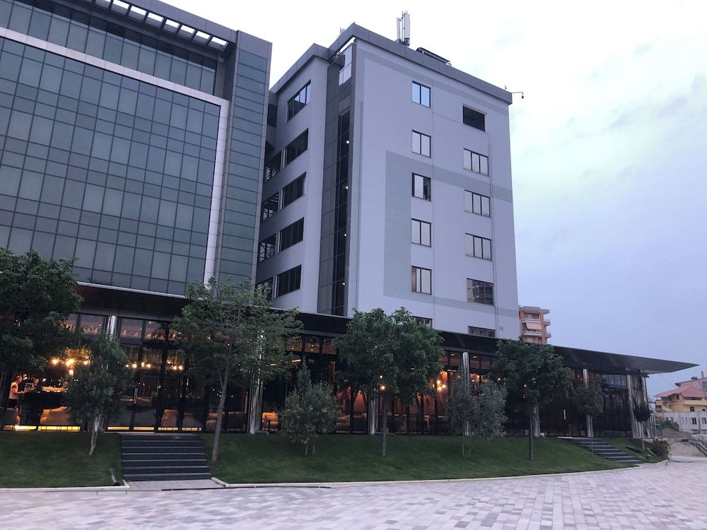 Riverside rooms at Hotel Fieri 3 estrellas en Fier