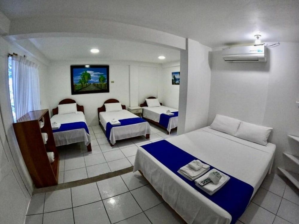 Galápagos Isabela Hotel Loja 2