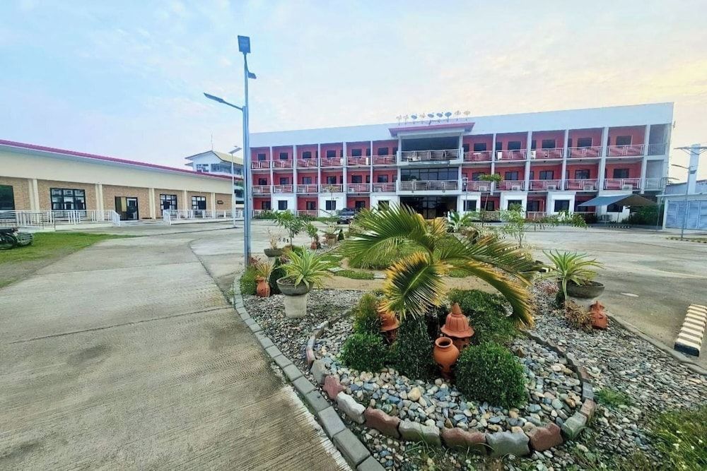 EC Hotel near Laoag Airport -1 stelle a Laoag