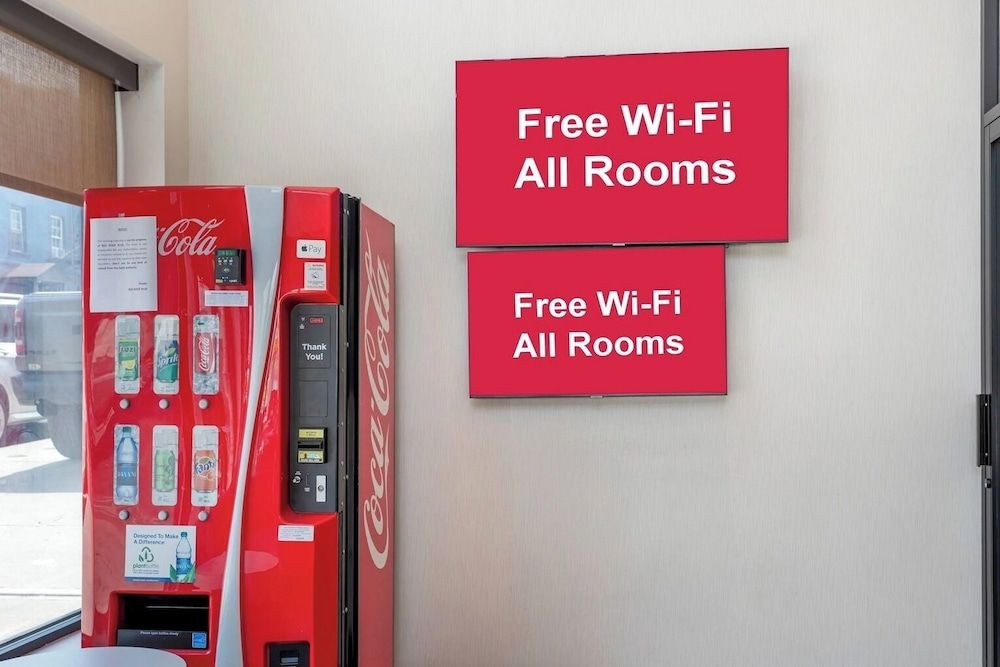 Red Roof PLUS+ Brooklyn - 3rd Ave 3