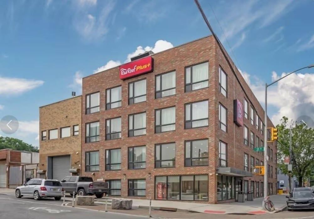 Red Roof PLUS+ Brooklyn - 3rd Ave 1