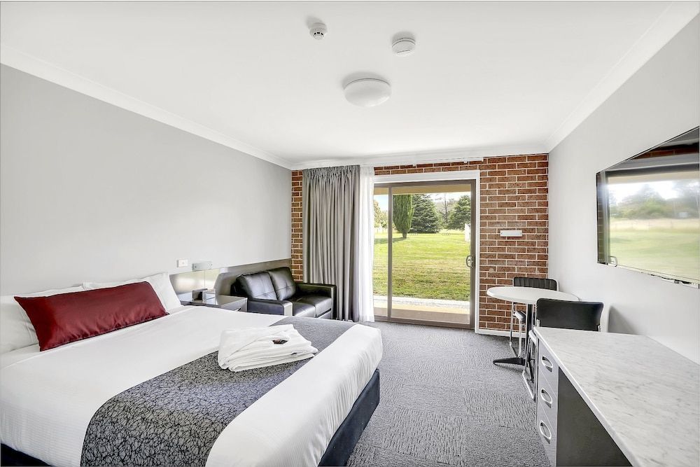 Bushmans Motor Inn 3